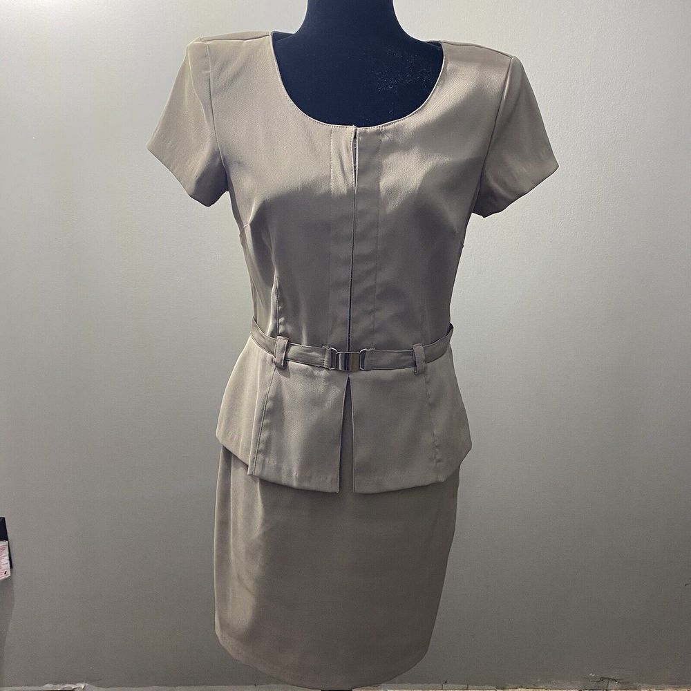 Vintage Scarlett Peplum 1 Piece Business Casual Dress 7/8 Tan Shoulder Pads